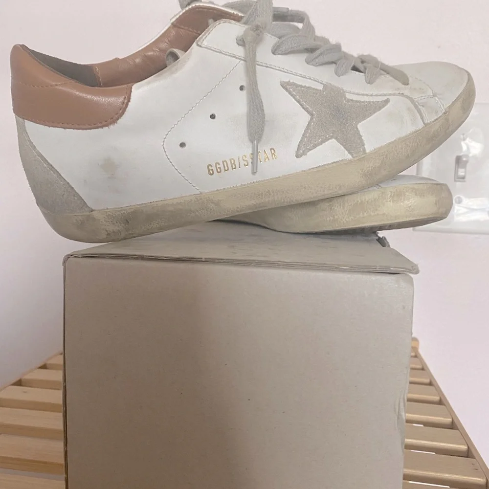 Golden Goose-Style White Leather Sneakers with Gray Star and Tan Heel - Picture 4 of 5